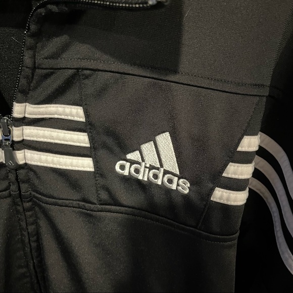 Women’s adidas zip up jacket. - Picture 4 of 4